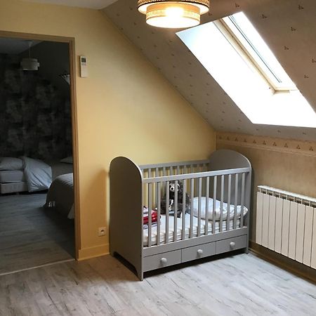 Des Roux Et Des Pious Suite De 35 A 60 M2 Et 3 Chambres Pour Groupe De 2 A 6 Personnes Civray-de-Touraine エクステリア 写真
