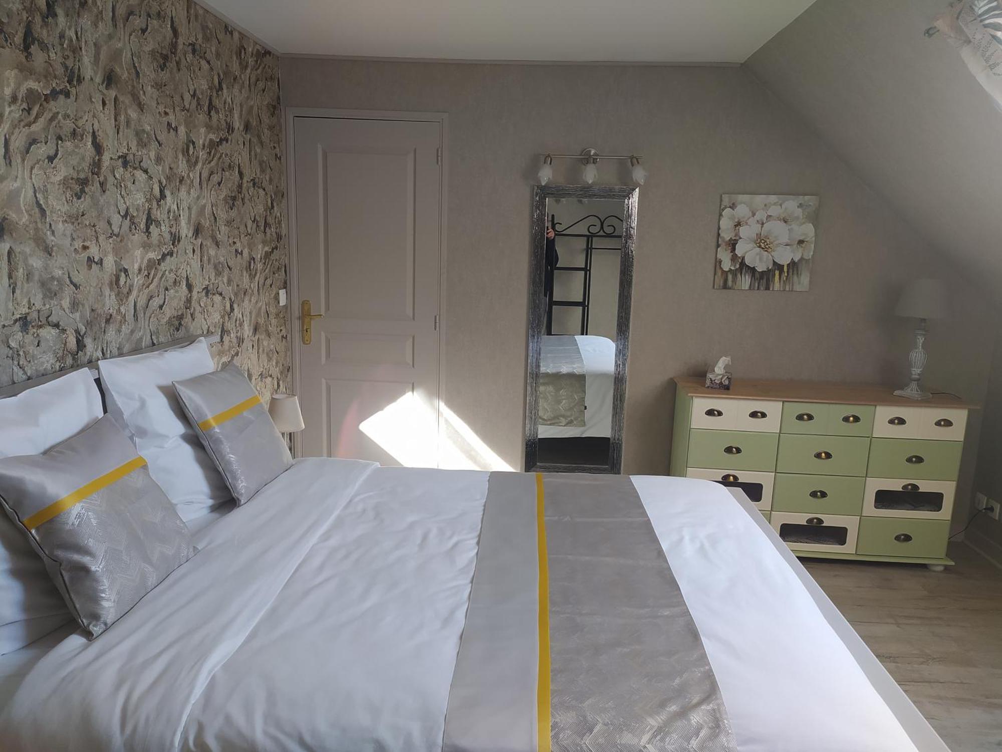 Des Roux Et Des Pious Suite De 35 A 60 M2 Et 3 Chambres Pour Groupe De 2 A 6 Personnes Civray-de-Touraine エクステリア 写真