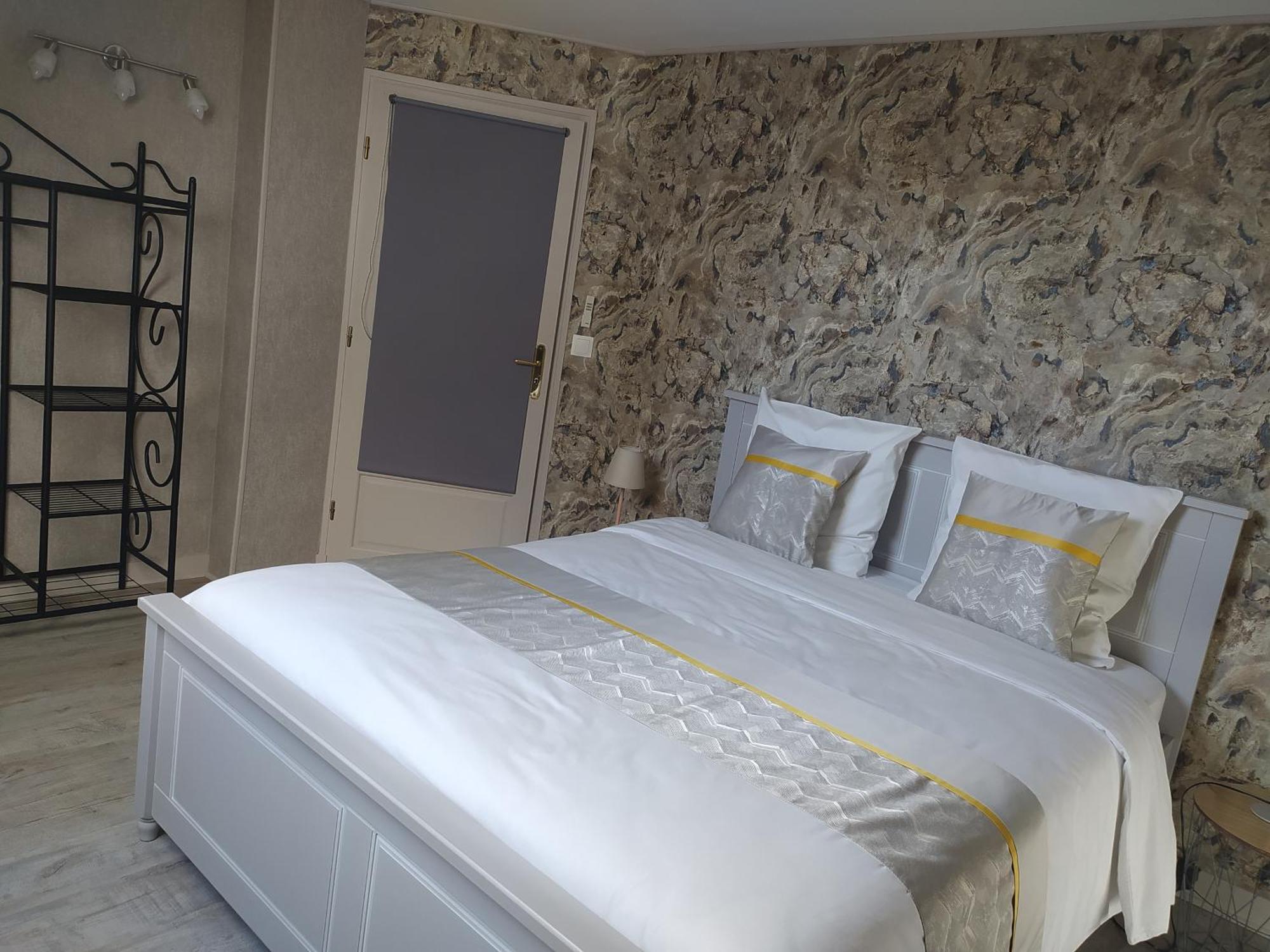 Des Roux Et Des Pious Suite De 35 A 60 M2 Et 3 Chambres Pour Groupe De 2 A 6 Personnes Civray-de-Touraine エクステリア 写真