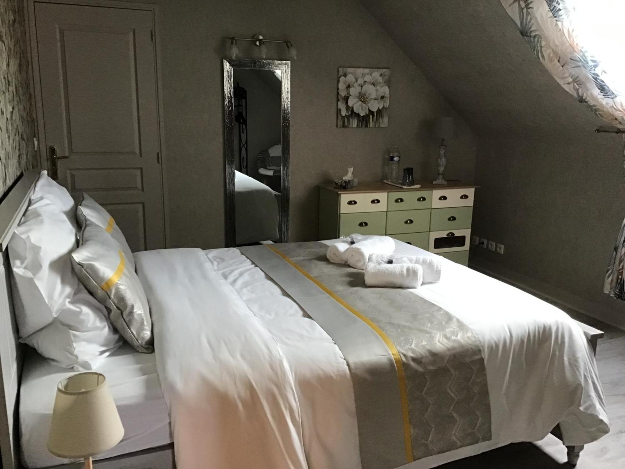 Des Roux Et Des Pious Suite De 35 A 60 M2 Et 3 Chambres Pour Groupe De 2 A 6 Personnes Civray-de-Touraine エクステリア 写真