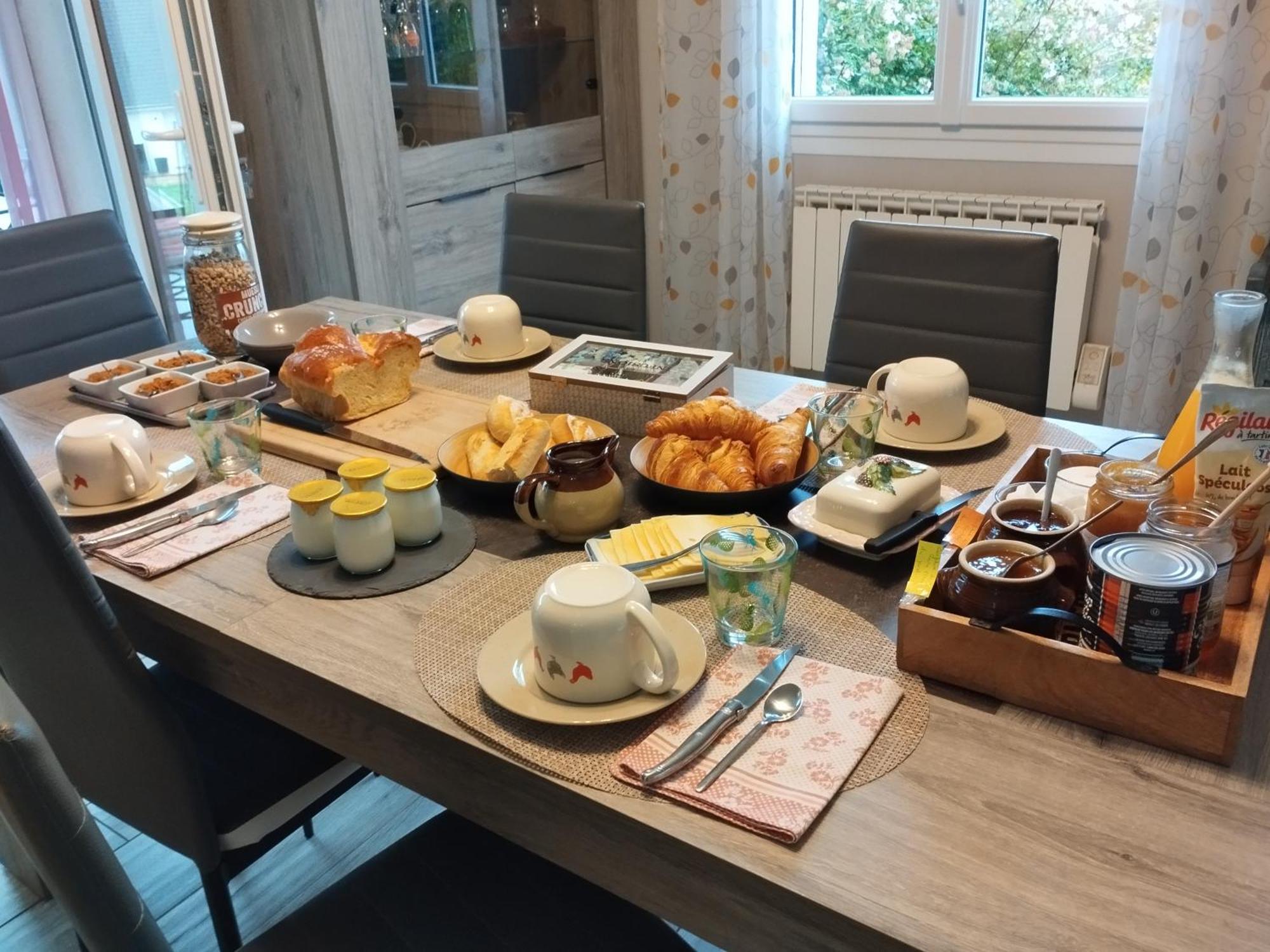Des Roux Et Des Pious Suite De 35 A 60 M2 Et 3 Chambres Pour Groupe De 2 A 6 Personnes Civray-de-Touraine エクステリア 写真