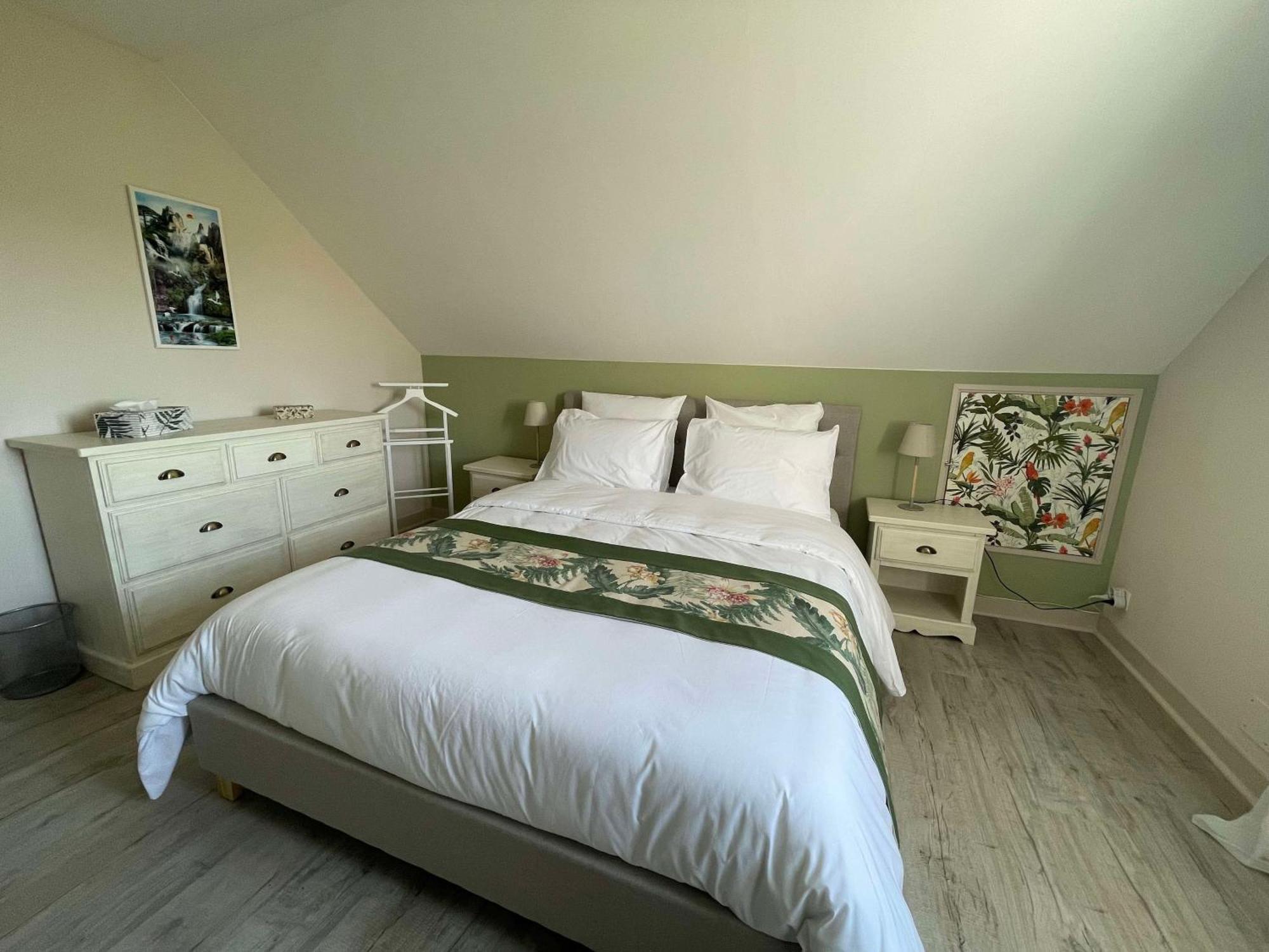 Des Roux Et Des Pious Suite De 35 A 60 M2 Et 3 Chambres Pour Groupe De 2 A 6 Personnes Civray-de-Touraine エクステリア 写真