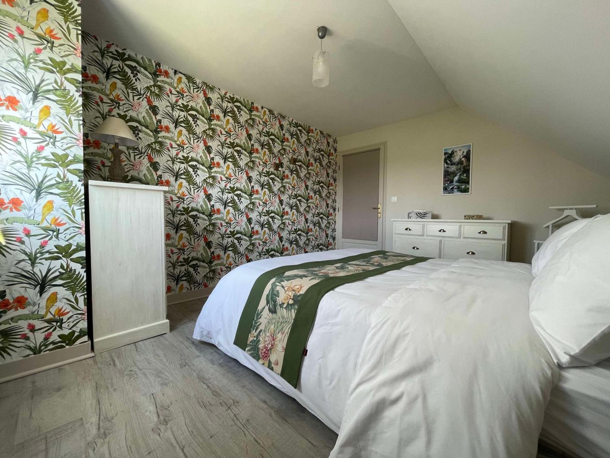 Des Roux Et Des Pious Suite De 35 A 60 M2 Et 3 Chambres Pour Groupe De 2 A 6 Personnes Civray-de-Touraine エクステリア 写真