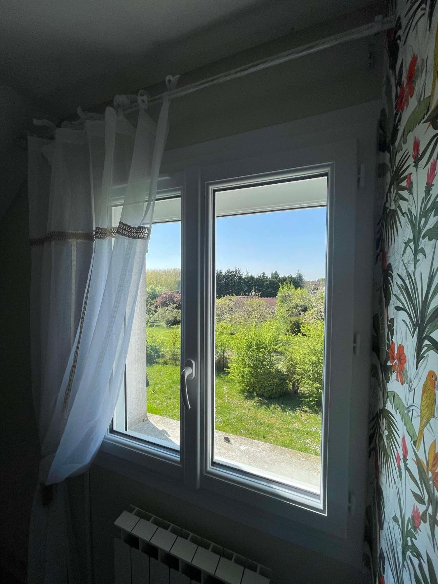 Des Roux Et Des Pious Suite De 35 A 60 M2 Et 3 Chambres Pour Groupe De 2 A 6 Personnes Civray-de-Touraine エクステリア 写真