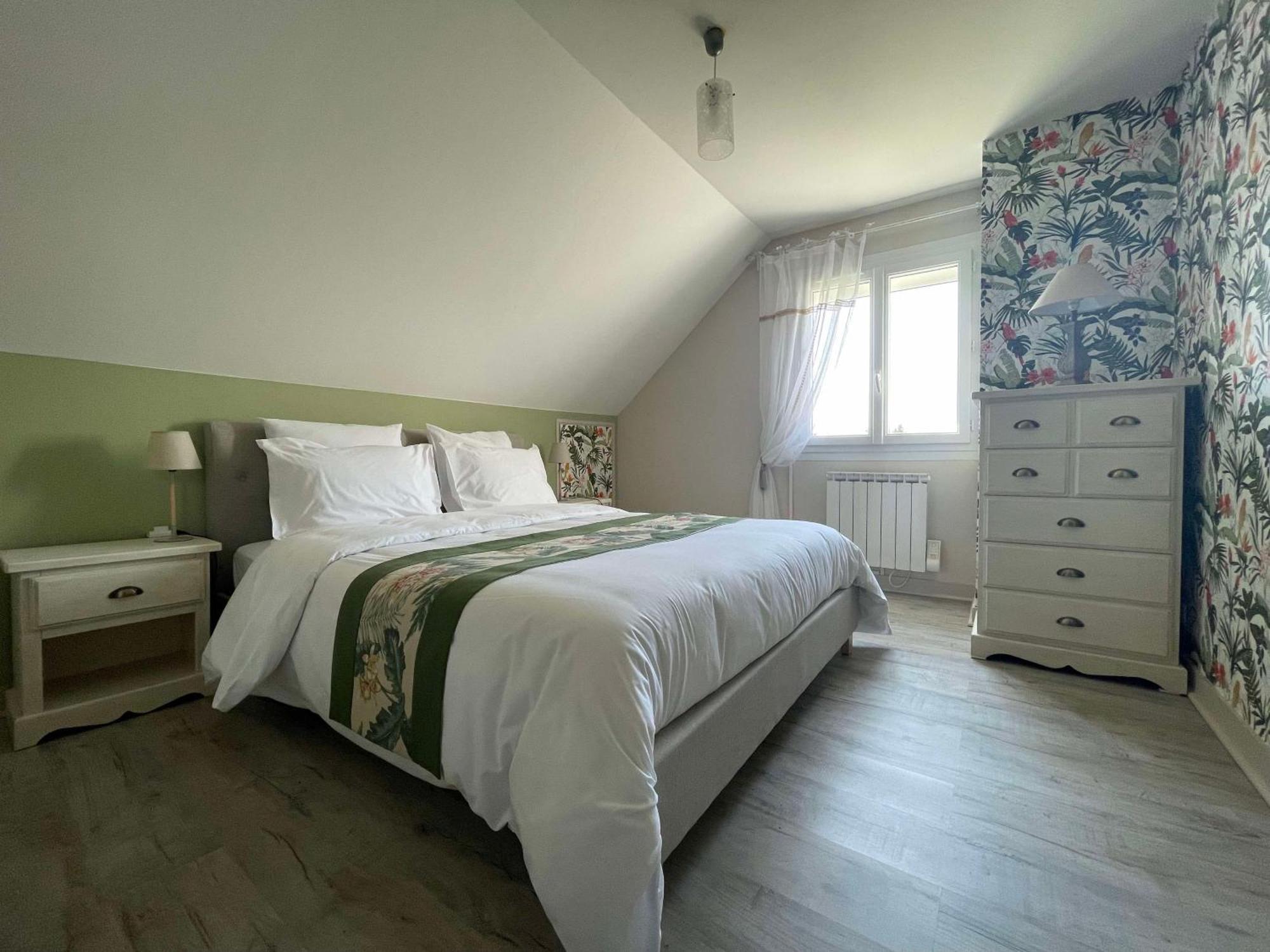 Des Roux Et Des Pious Suite De 35 A 60 M2 Et 3 Chambres Pour Groupe De 2 A 6 Personnes Civray-de-Touraine エクステリア 写真
